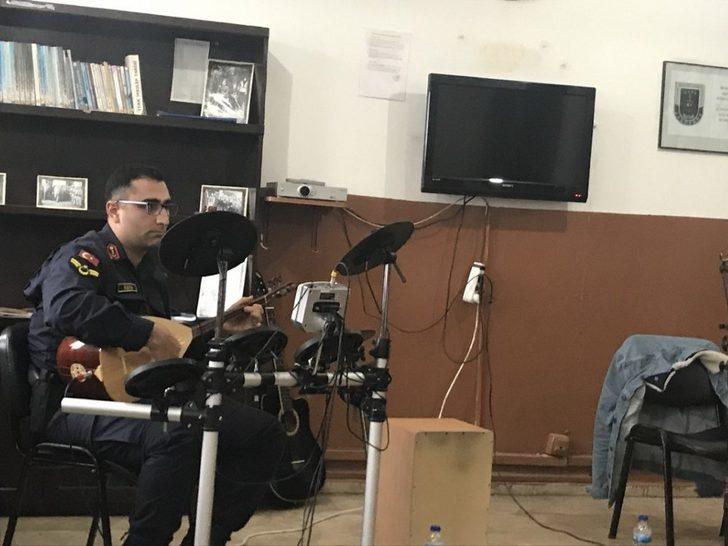 Liseli öğrencilerden askere destek konseri G1