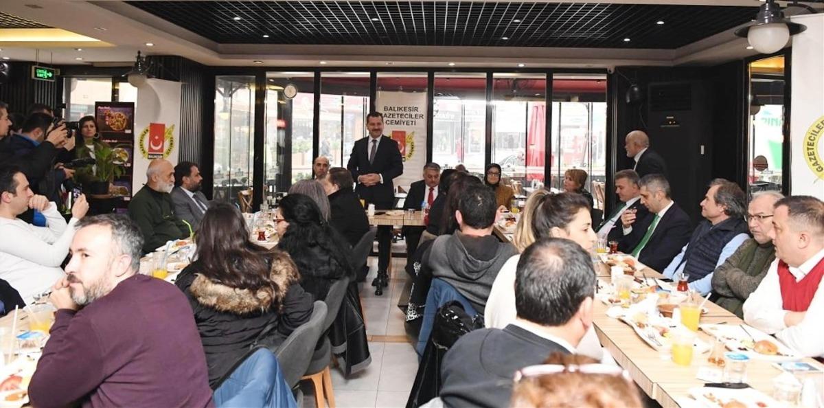 Başkan Yılmaz: "İşin aslını &ccedil;alışan gazetecilerden &ouml;ğrenin"