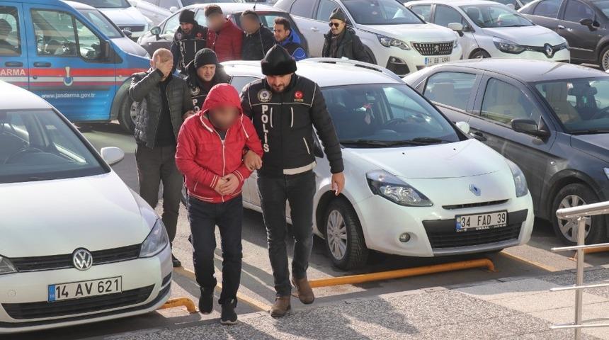 Uyuşturucu satıcısı 4 kişi adliyeye sevk edildi