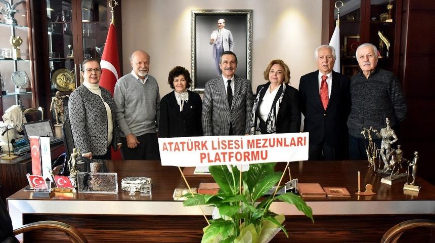 Atat&uuml;rk Lisesi mezunlarından Ata&ccedil;&rsquo;a ziyaret