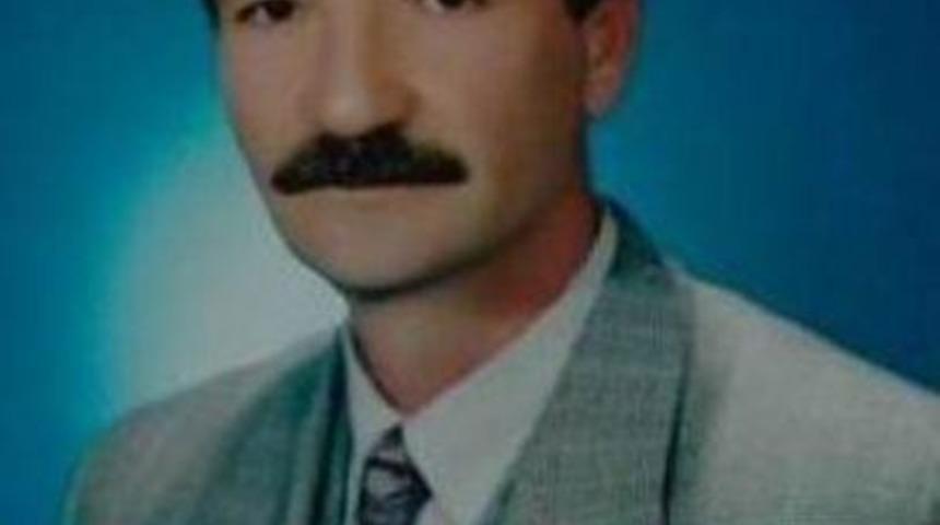 Gazeteci Aksa&ccedil;, mezarı başında anıldı