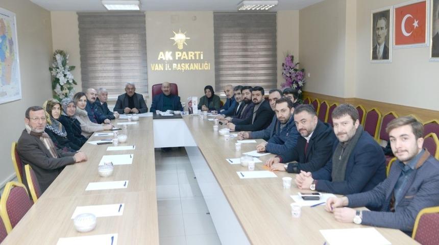 AK Parti&rsquo;den yeni il&ccedil;e başkanlarını karşılama hazırlığı