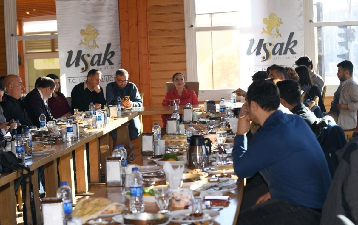 Uşak Valisi &rsquo;&Ccedil;alışan Gazeteciler G&uuml;n&uuml;&rsquo;nde basın mensuplarını ağırladı