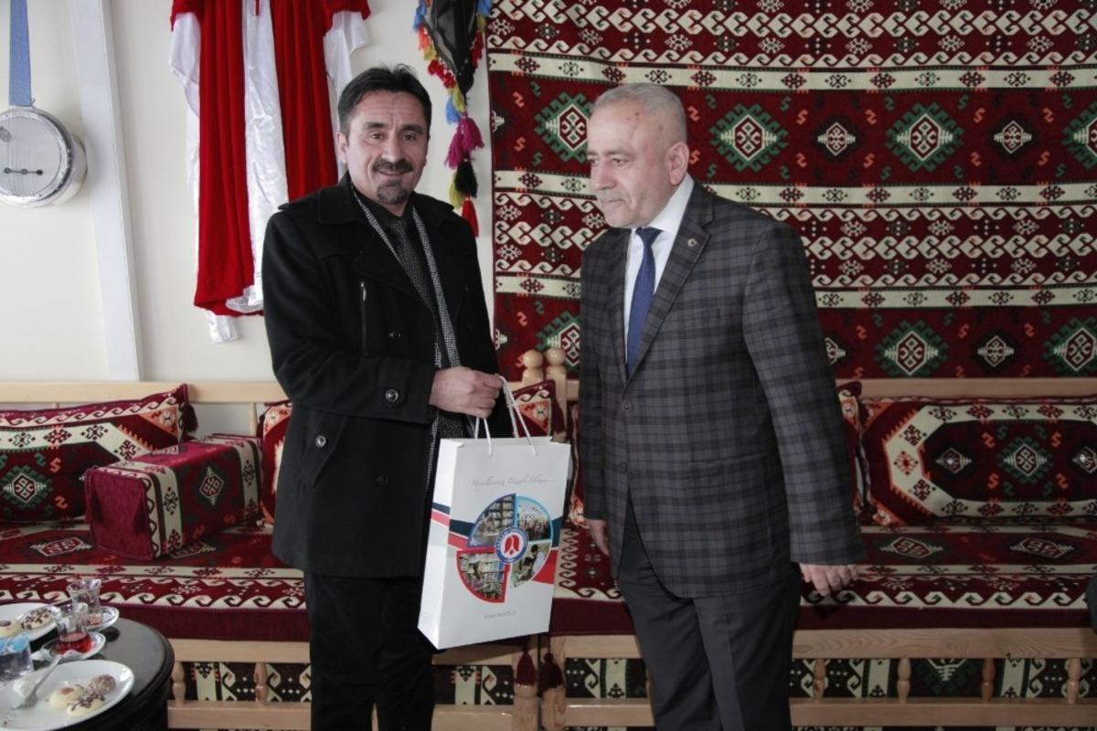 Rekt&ouml;r Pakiş, gazetecilerle bir araya geldi