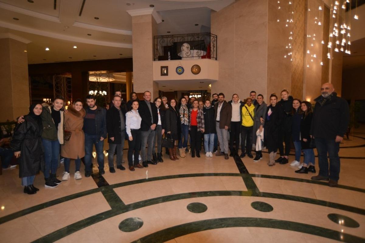 Başkan H&uuml;rriyet, perilerle buluştu