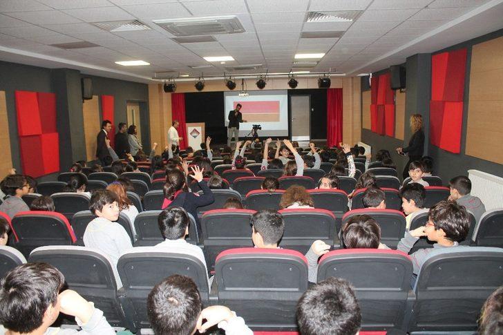 İHA muhabiri Başal’dan minik öğrencilere gazetecilik semineri G3