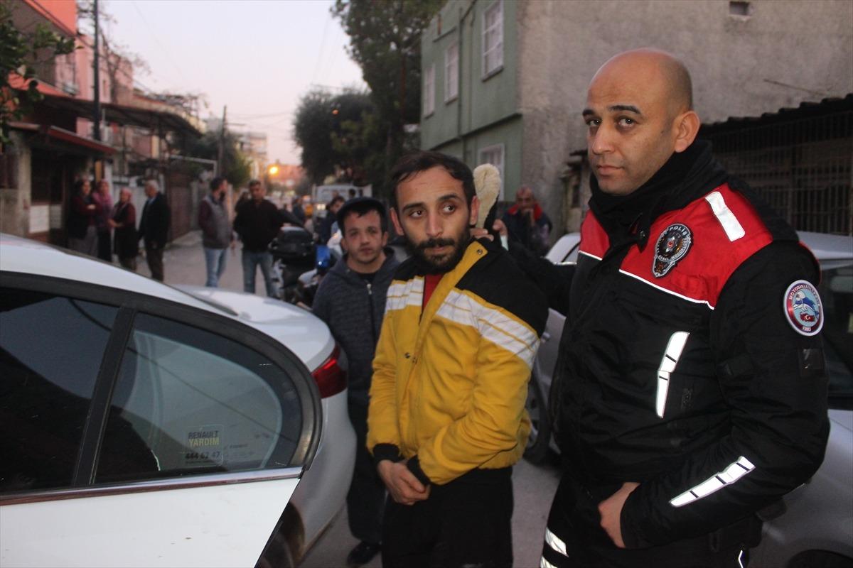 Adana'da polisten ka&ccedil;maya &ccedil;alışan iki ş&uuml;pheli kovalamaca sonucu yakalandı