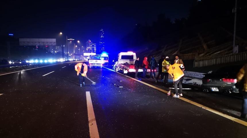 Ataşehir TEM Otoyolu'nda kaza: 4 yaralı&nbsp;