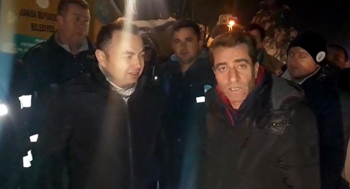 Korku dolu anlar! Spil Dağı'nda 2 g&uuml;n mahsur kalan aile, u&ccedil;urumun kenarına s&uuml;r&uuml;klenmiş