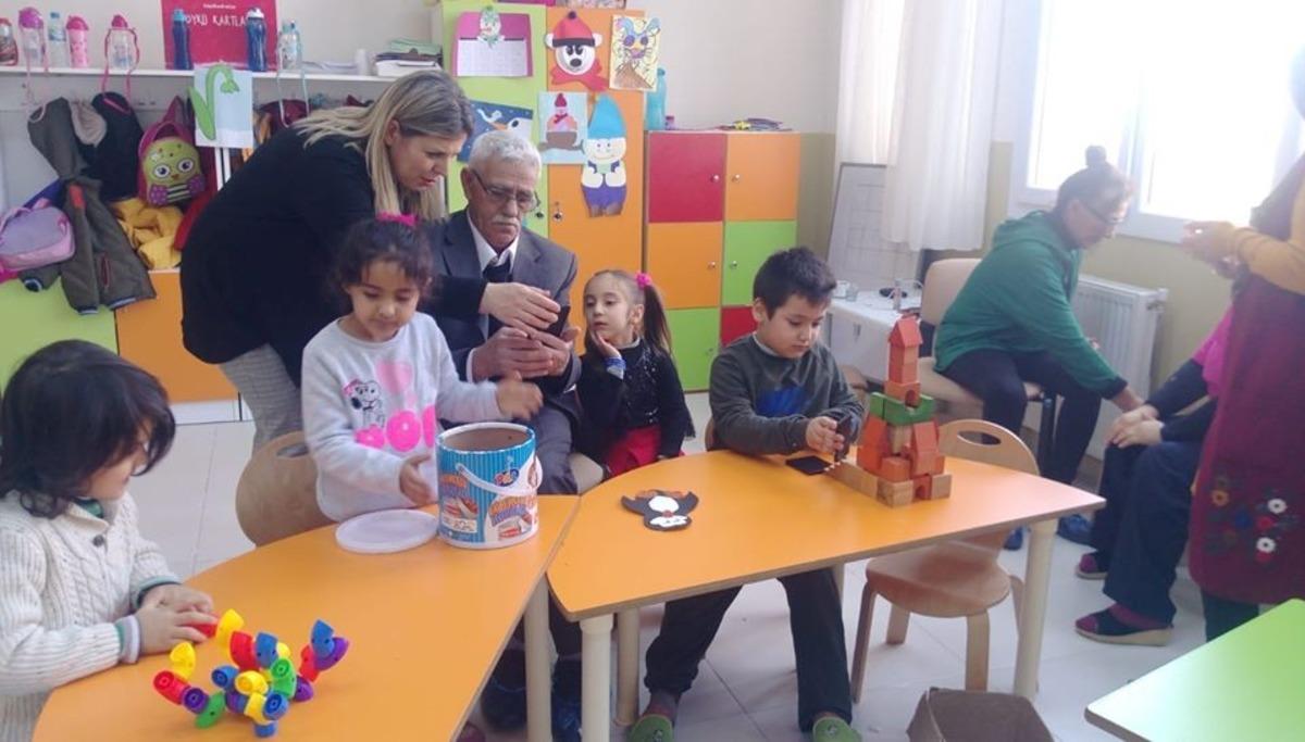 Minik &ouml;ğrenciler yaşlılarla buluştu