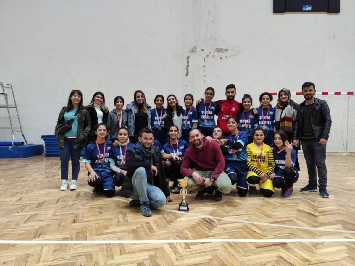 Ortaokul &ouml;ğrencilerinin hentbola ilgisi başarı getirdi