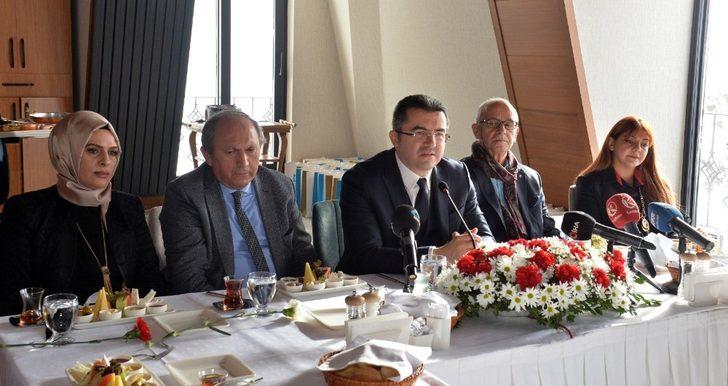 Erzurum Valisi Okay Memiş, gazetecilerle bir araya geldi G1