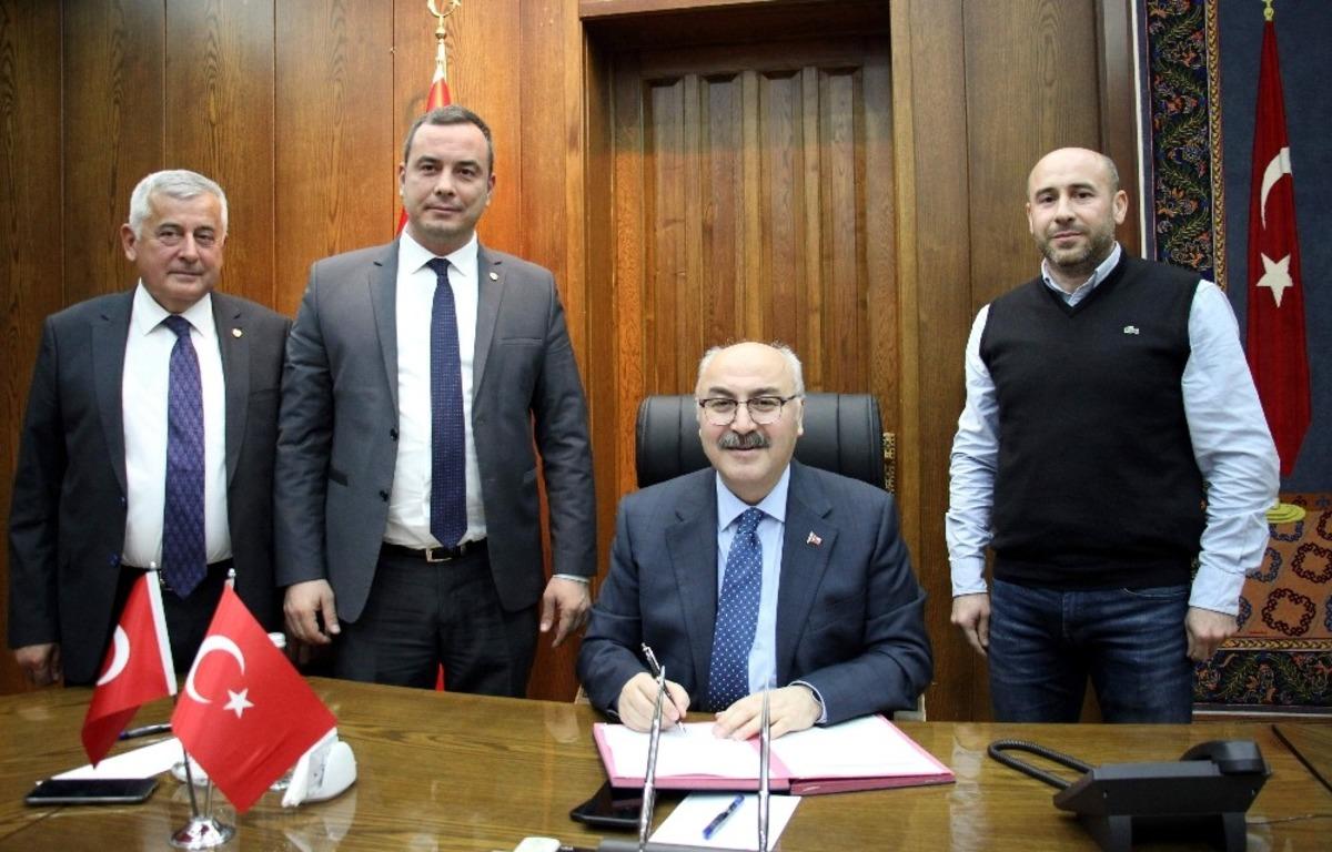 Aydın incirine değer katacak tesis i&ccedil;in imzalar atıldı