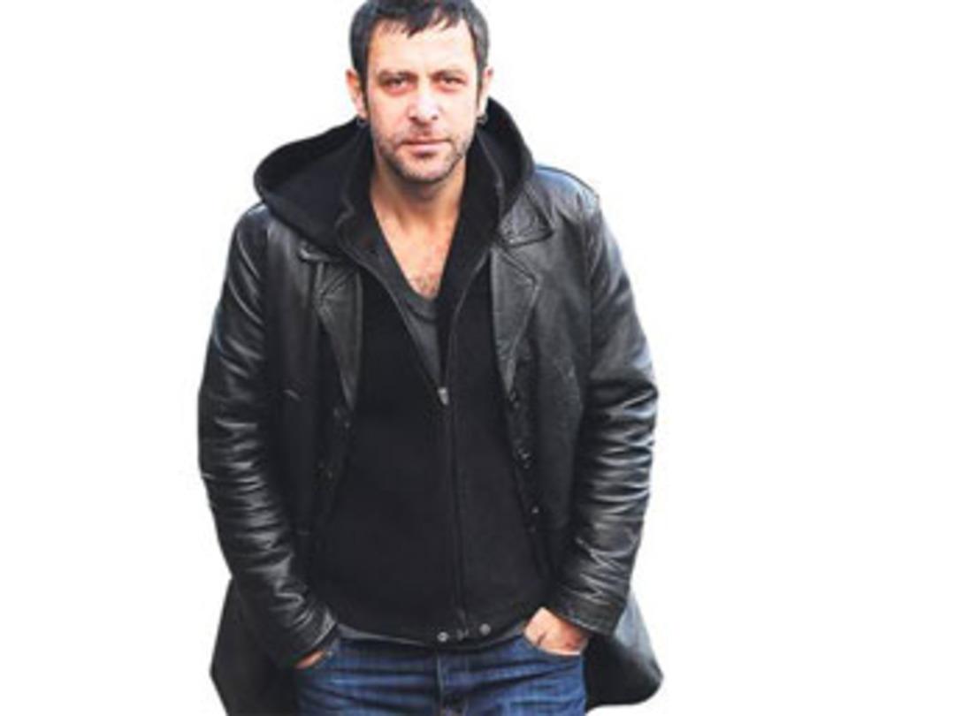 Nejat İşler'in doktoruna koruma