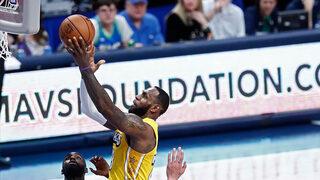 Lakers, Lebron James'in tarihe geçtiği maçta Mavericks'i 129-114 yendi