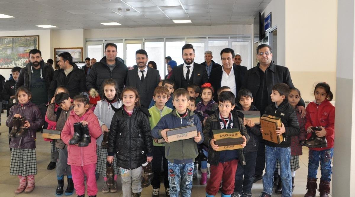 D&uuml;danlı Gen&ccedil;lerden anlamlı yardım