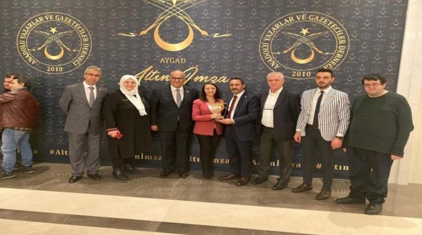 Başkan Tekin&rsquo;e başarı &ouml;d&uuml;l&uuml; verildi