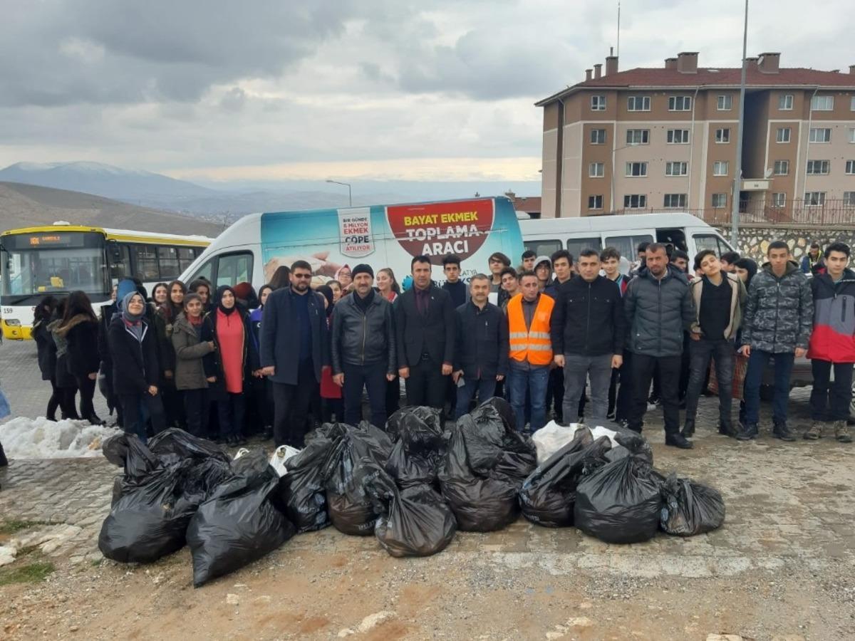Gen&ccedil;ler doğadaki hayvanlar i&ccedil;in yiyecek bıraktı