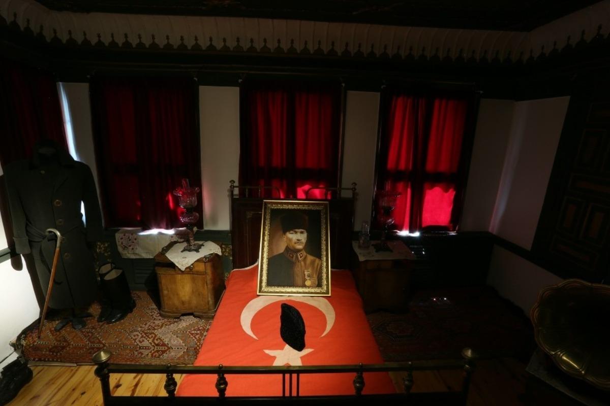 Atat&uuml;rk&rsquo;&uuml;n 98 yıl &ouml;nce kaldığı konak ziyarete a&ccedil;ıldı