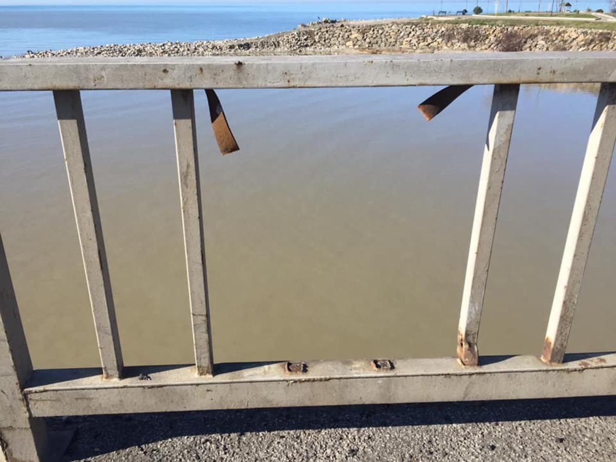 K&ouml;pr&uuml; korkuluğu yapılmayı bekliyor