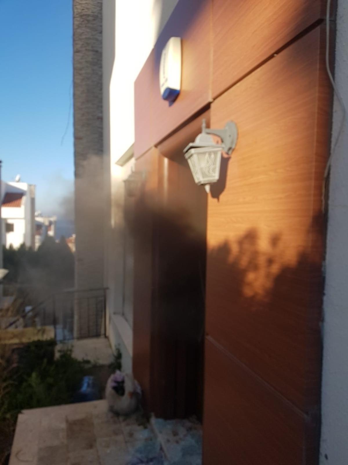 Kuşadası&rsquo;nda ev yangını