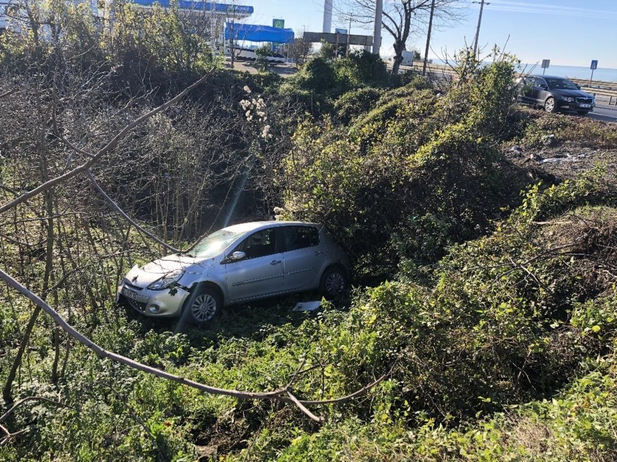 Yoldan &ccedil;ıkan otomobil fındık tarlasına u&ccedil;tu: 1 yaralı