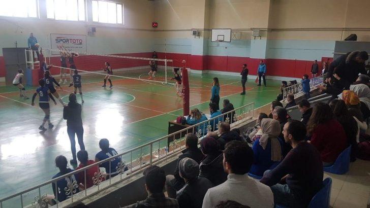 Van Büyükşehir Belediyesi kadın voleybol takımı haftayı galibiyetle kapadı G1