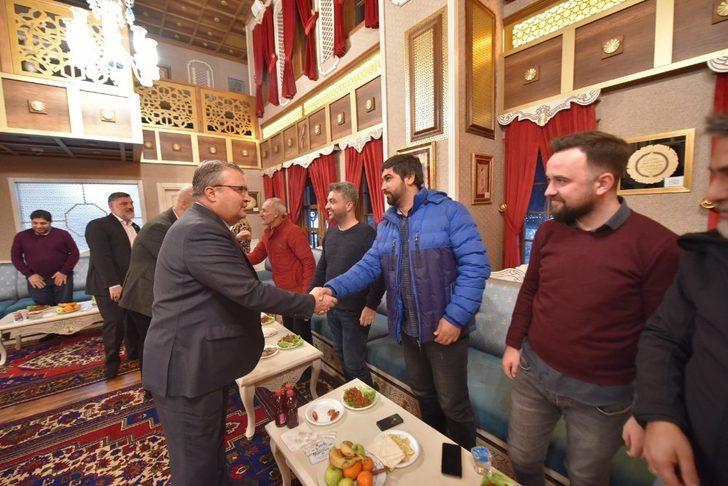 Yunusemre Kent Konseyi gazetecileri unutmadı G1