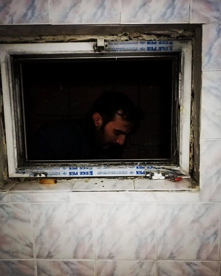 Havalandırma boşluğunda mahsur kalan güvercin itfaiye tarafından kurtarıldı G2