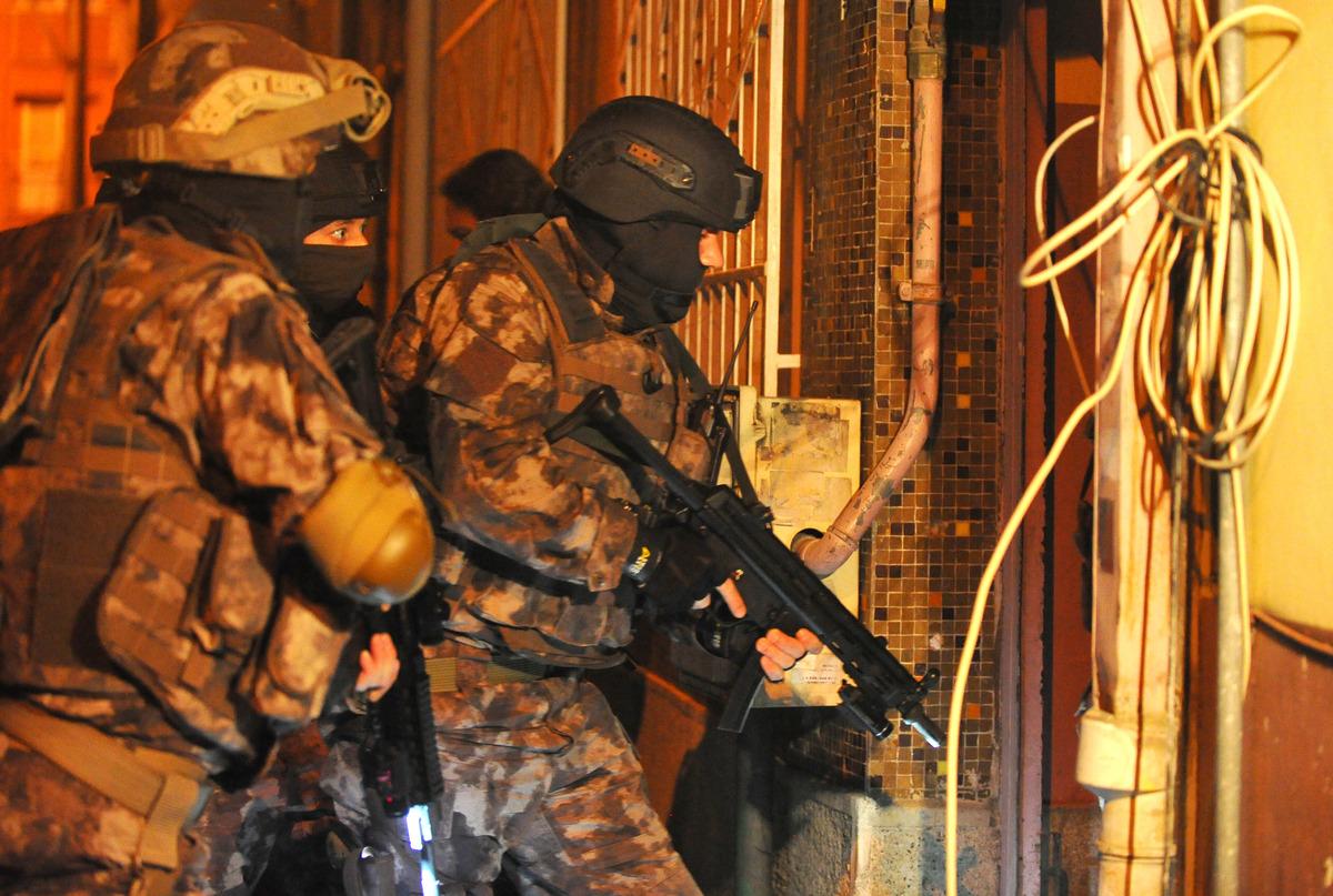 Bursa&rsquo;da FET&Ouml;&rsquo;n&uuml;n &lsquo;askeri mahrem&rsquo; yapılanmasına darbe! 71 kişi tutuklandı