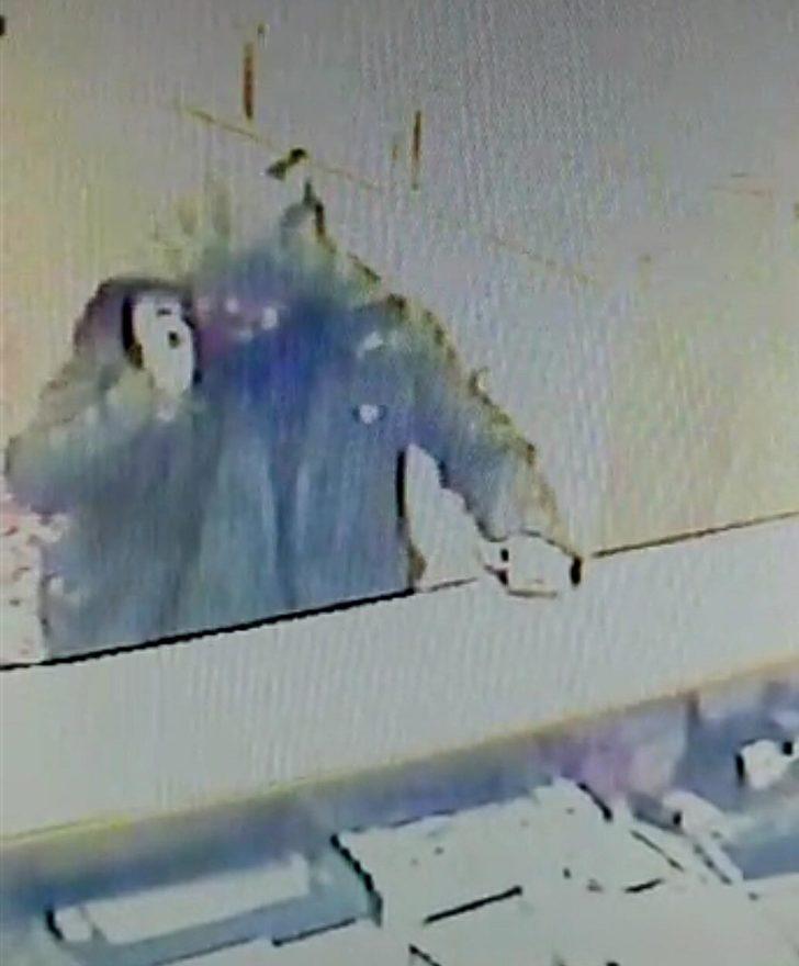 Torbalı'da sağlık müdürü ve doktor eşini öldüren sanık cezaevinde intihar etti G2