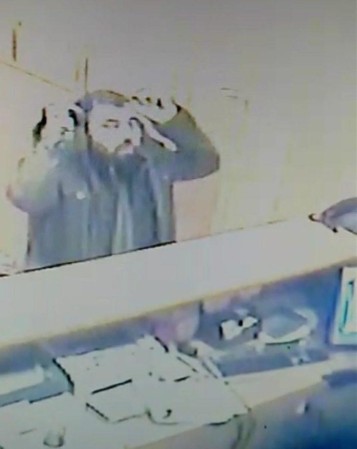 Torbalı'da sağlık müdürü ve doktor eşini öldüren sanık cezaevinde intihar etti G3