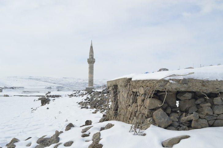 Ağrı’da sular altında kalan köy gün yüzüne çıktı! G2