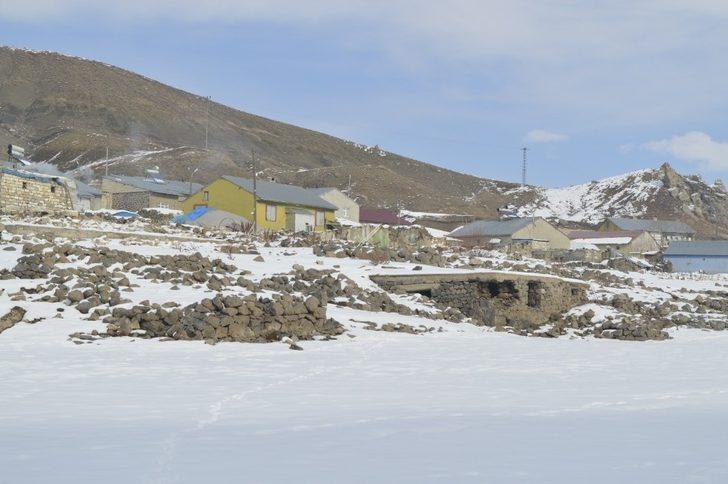 Ağrı’da sular altında kalan köy gün yüzüne çıktı! G3