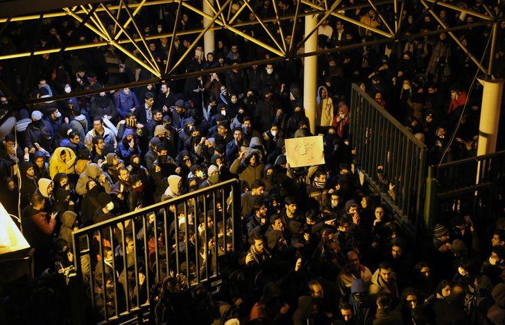 Tahran'da anma eylemi rejim karşıtı gösteriye dönüştü! 'Devrim Muhafızları ülkeyi rahat bırak' G2