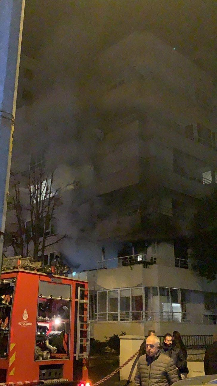 Kadıköy'de 6 katlı binada yangın paniği! G1