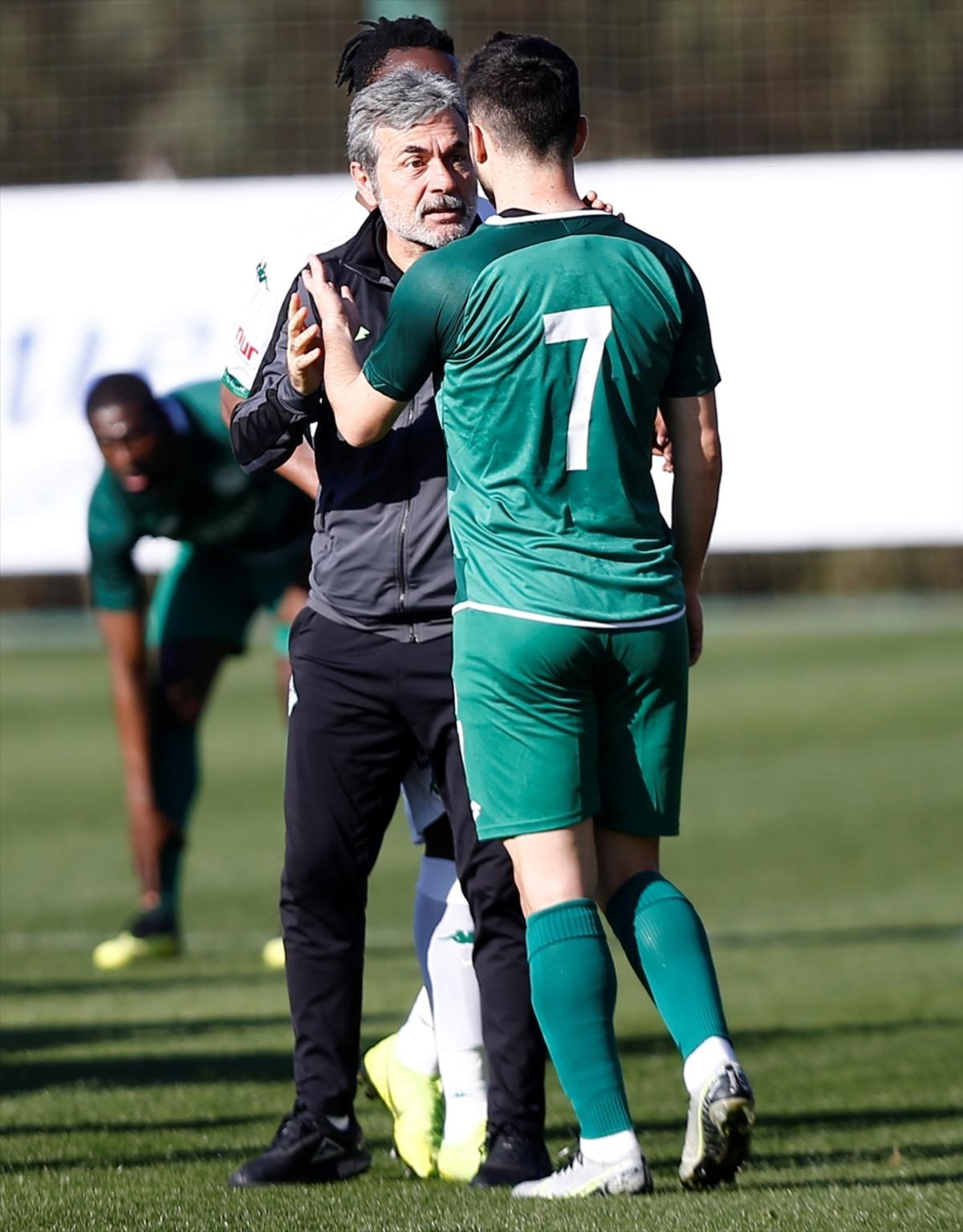 Konyaspor-Bursaspor ma&ccedil;ında kavga &ccedil;ıktı