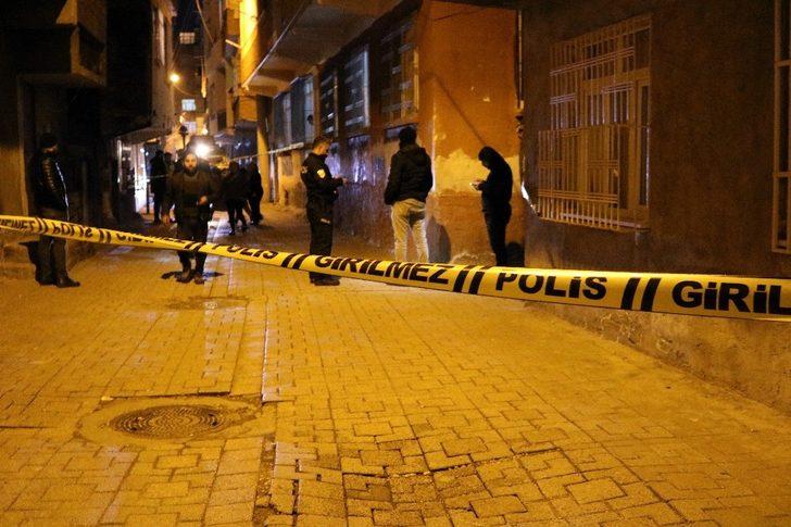 Diyarbakır'da çatışmanın ortasında kalan kişinin hayatını giydiği mont kurtardı! G2