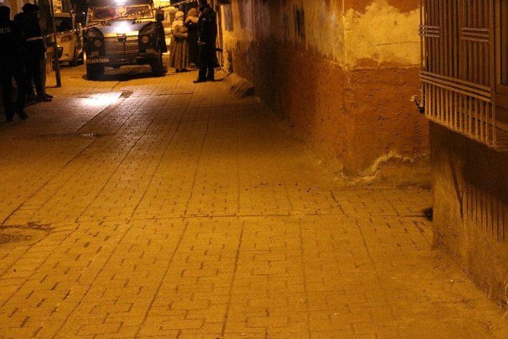 Diyarbakır'da çatışmanın ortasında kalan kişinin hayatını giydiği mont kurtardı! G3