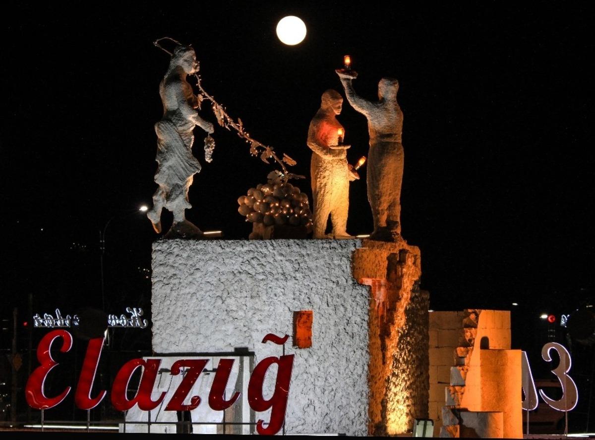 Elazığ&rsquo;da dolunayın g&ouml;rsel ş&ouml;leni