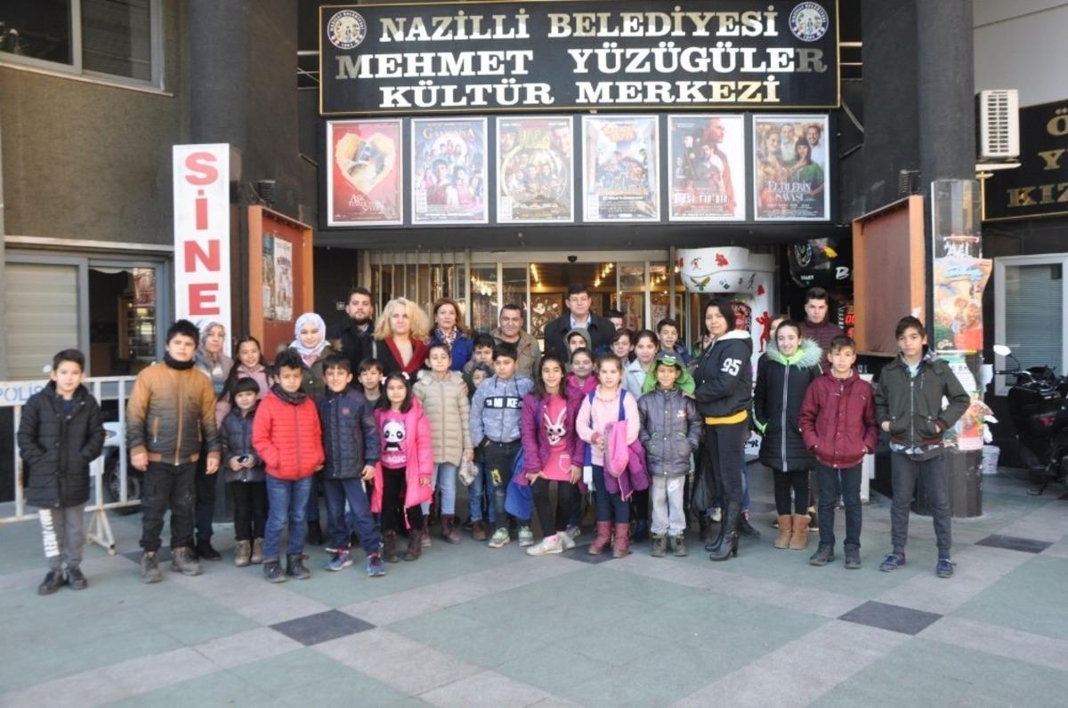 İlk sinema deneyimlerini Başkan &Ouml;zcan ile yaşadılar
