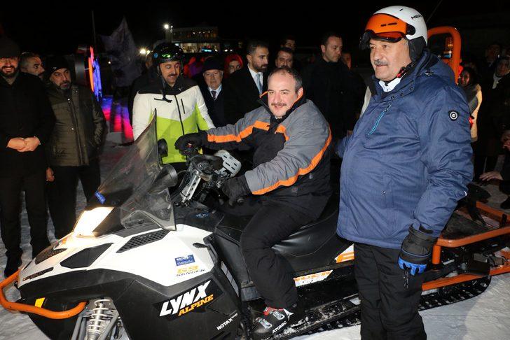 Bakan Varank, gece kayağı yaptı, herkesi davet etti G3