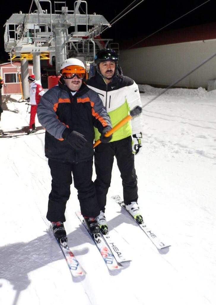 Bakan Varank, gece kayağı yaptı, herkesi davet etti G4