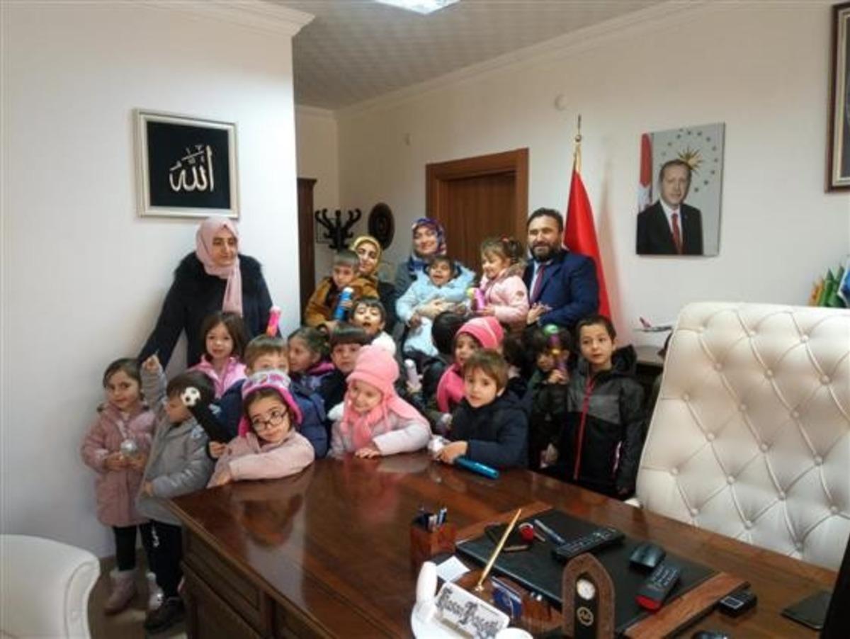 Kur&rsquo;an kursu &ouml;ğrencilerinden kurum amirlerine ziyaret