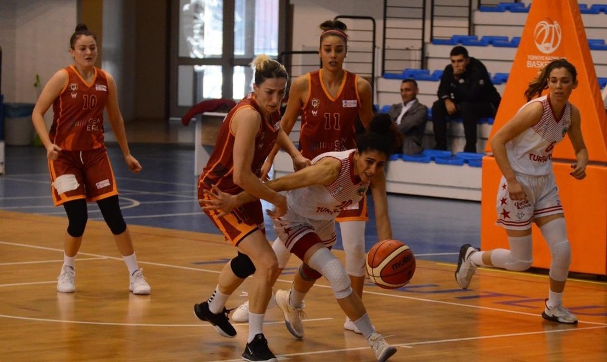 Turgutlu Belediye Kadın Basket takımı kendi evinde mağlup