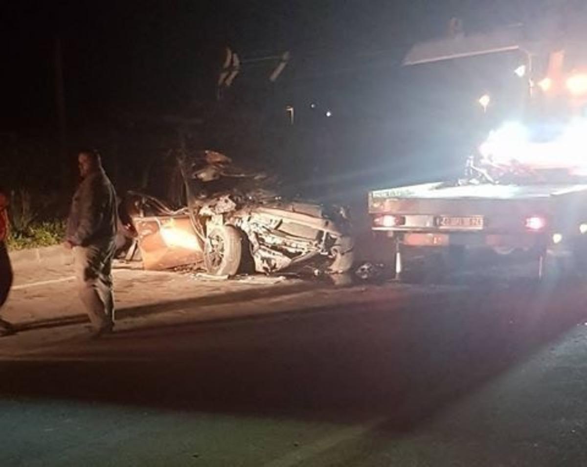 Muğla&rsquo;da otomobil &ouml;n&uuml;ndeki kamyona &ccedil;arptı: 1 &ouml;l&uuml; 1 yaralı