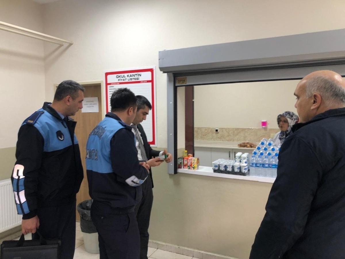 Samsun B&uuml;y&uuml;kşehir zabıtası 52 okul kantininde fiyat etiketi kontrol&uuml; yaptı