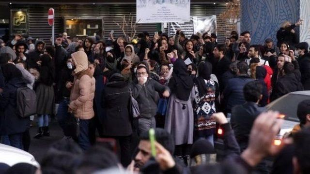 Tahran'daki protesto gösterisi