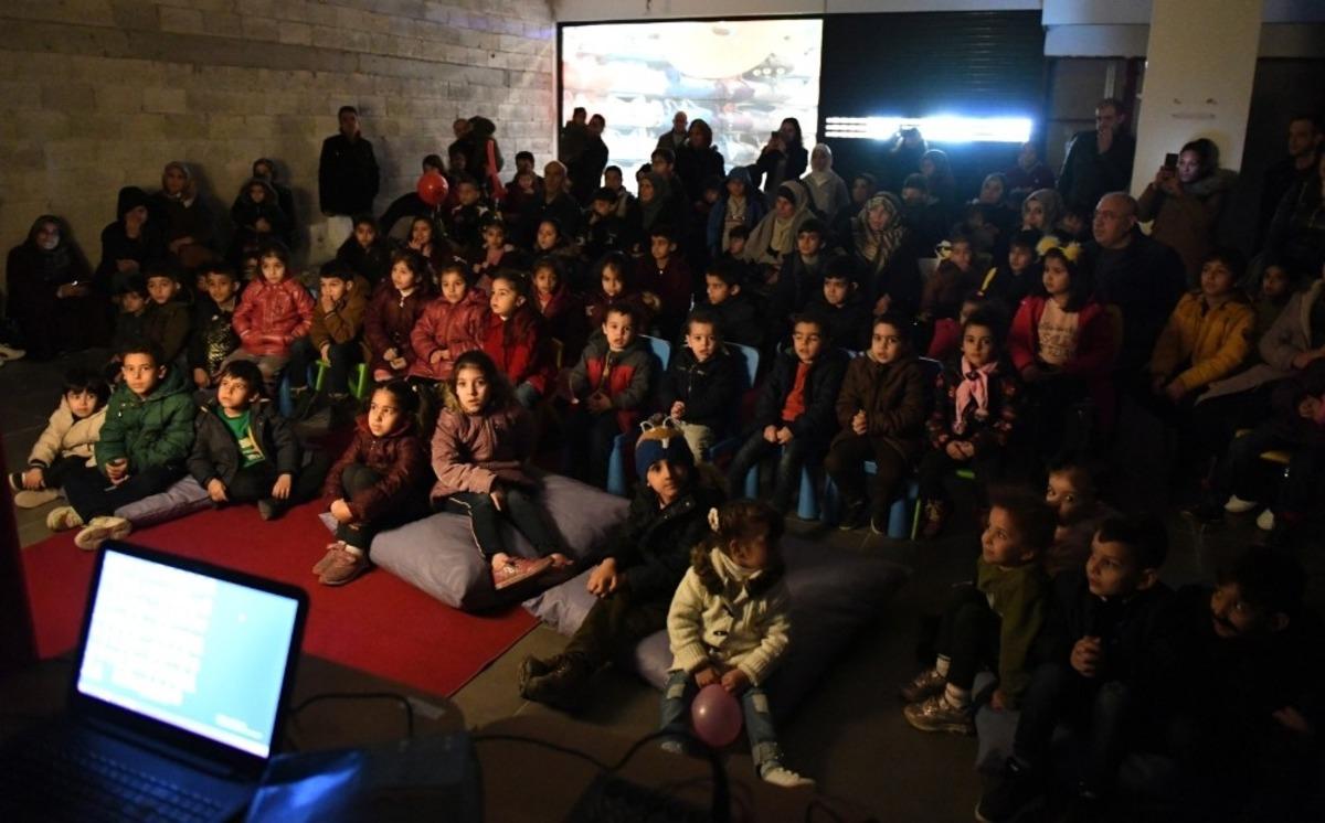 Şanlıurfa&rsquo;da Hacivat ve Karag&ouml;z&rsquo;e &ccedil;ocuklardan yoğun ilgi