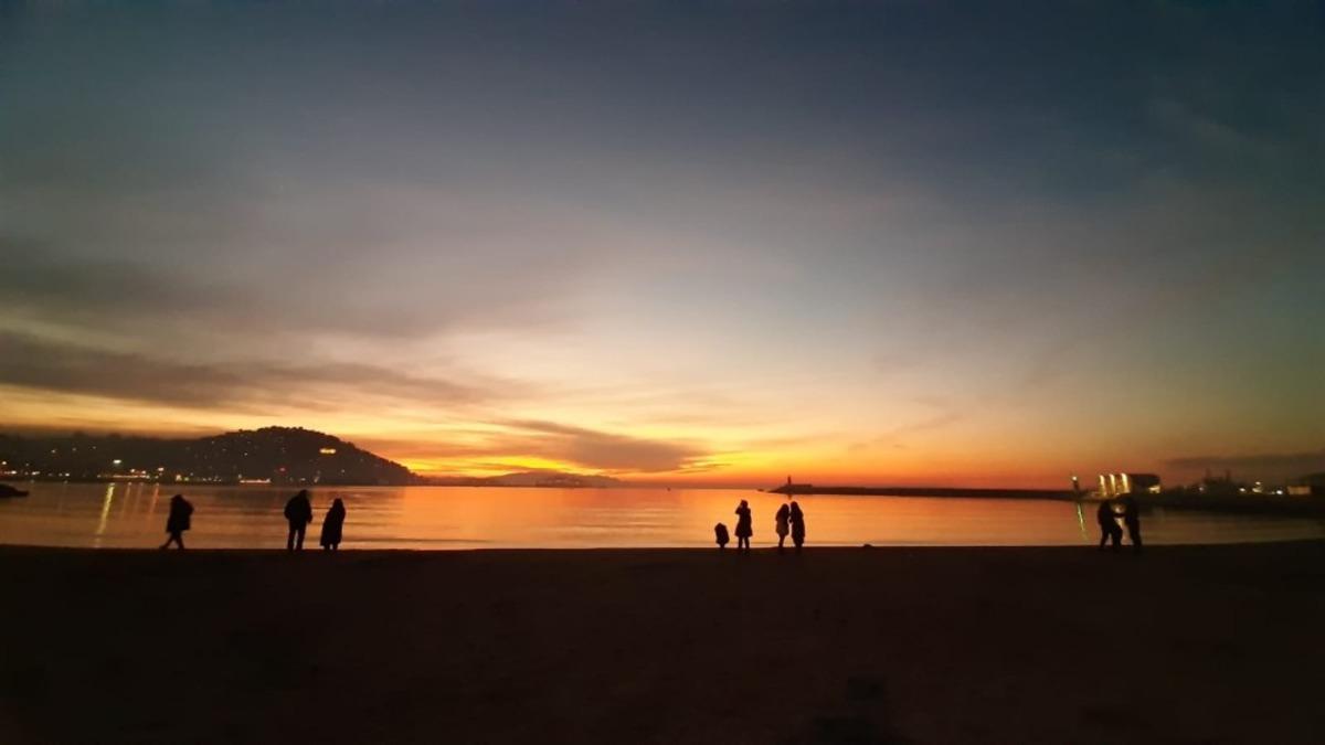 Kuşadası&rsquo;nda g&uuml;n batımı b&uuml;y&uuml;ledi